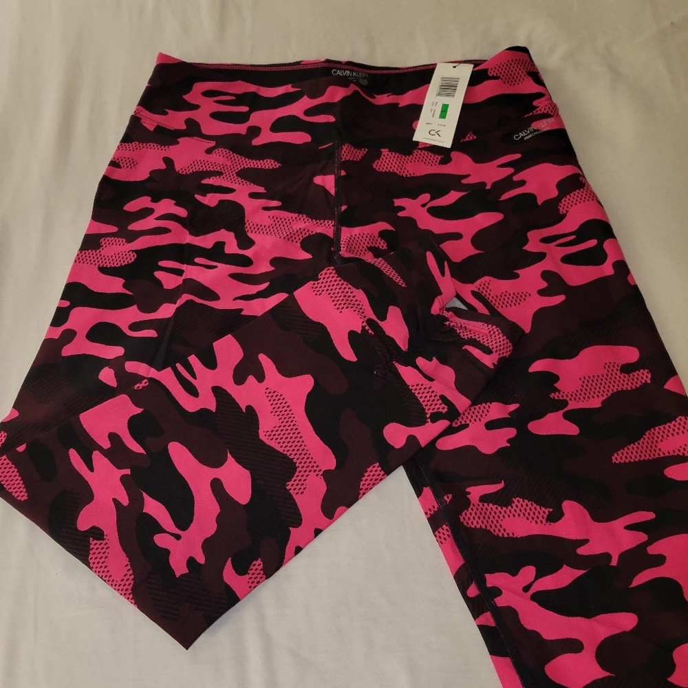 NWT * Pink & Black camo workout pants